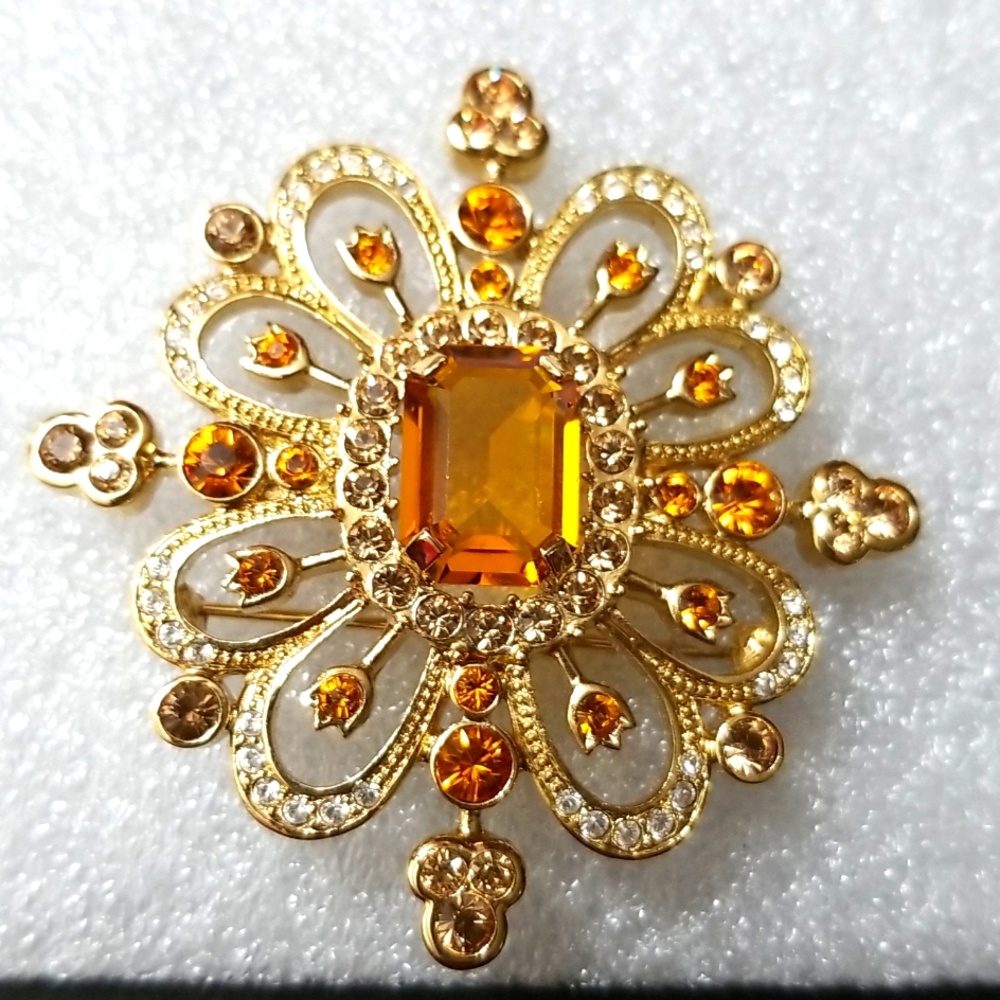 Vintage Signed Carolee beautiful amber goldtone brooch